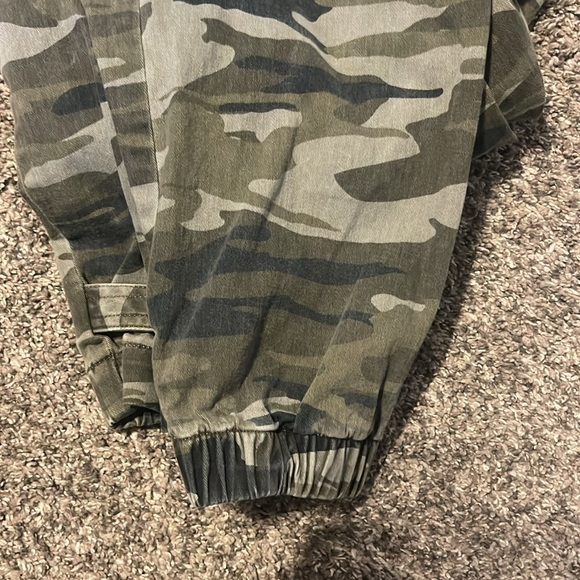 Express Cargo Pants Camo *used no damage - Picture 5 of 6